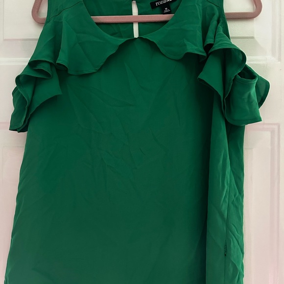 Medium Roz & Ali Emerald Ruffled Blouse cold shoulder - Picture 1 of 4